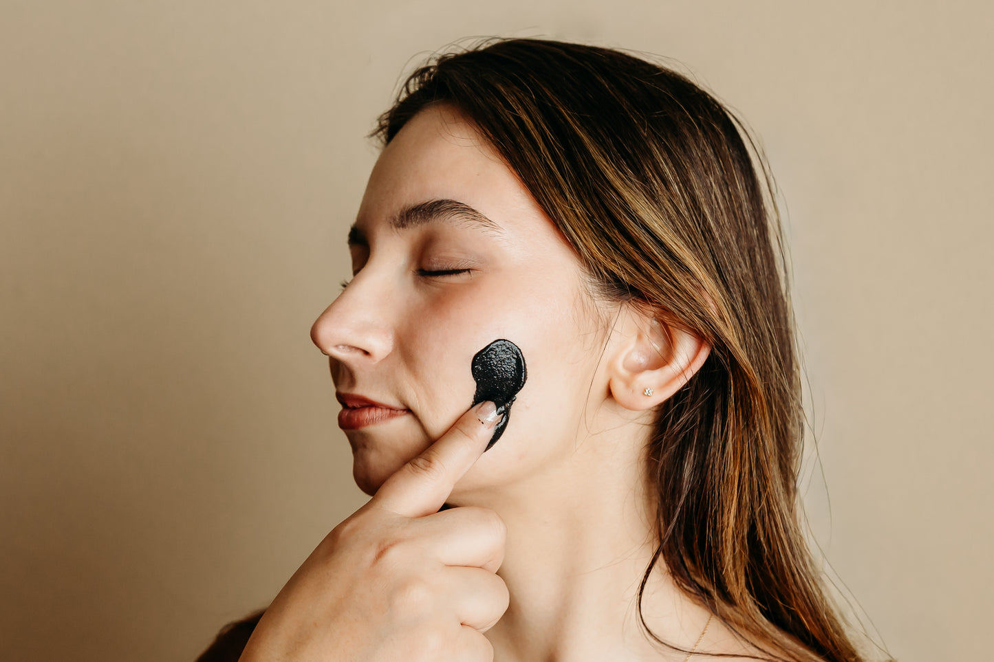 Dead Sea & Charcoal Face Mask